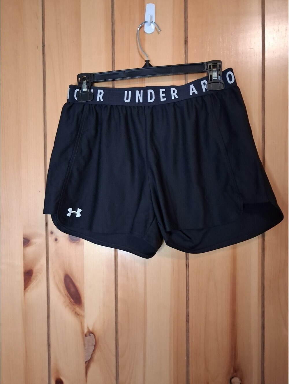Under Armour Women's Medium Loose Heatgear Black Pull on Athletic Shorts